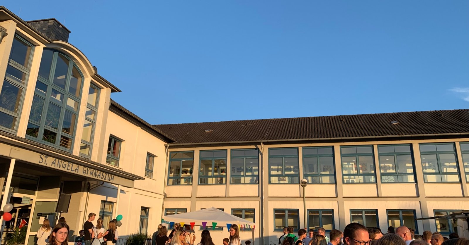 Mehr Als G Ste Freuen Sich Ber Ein Wiedersehen Am St Angela Gymnasium