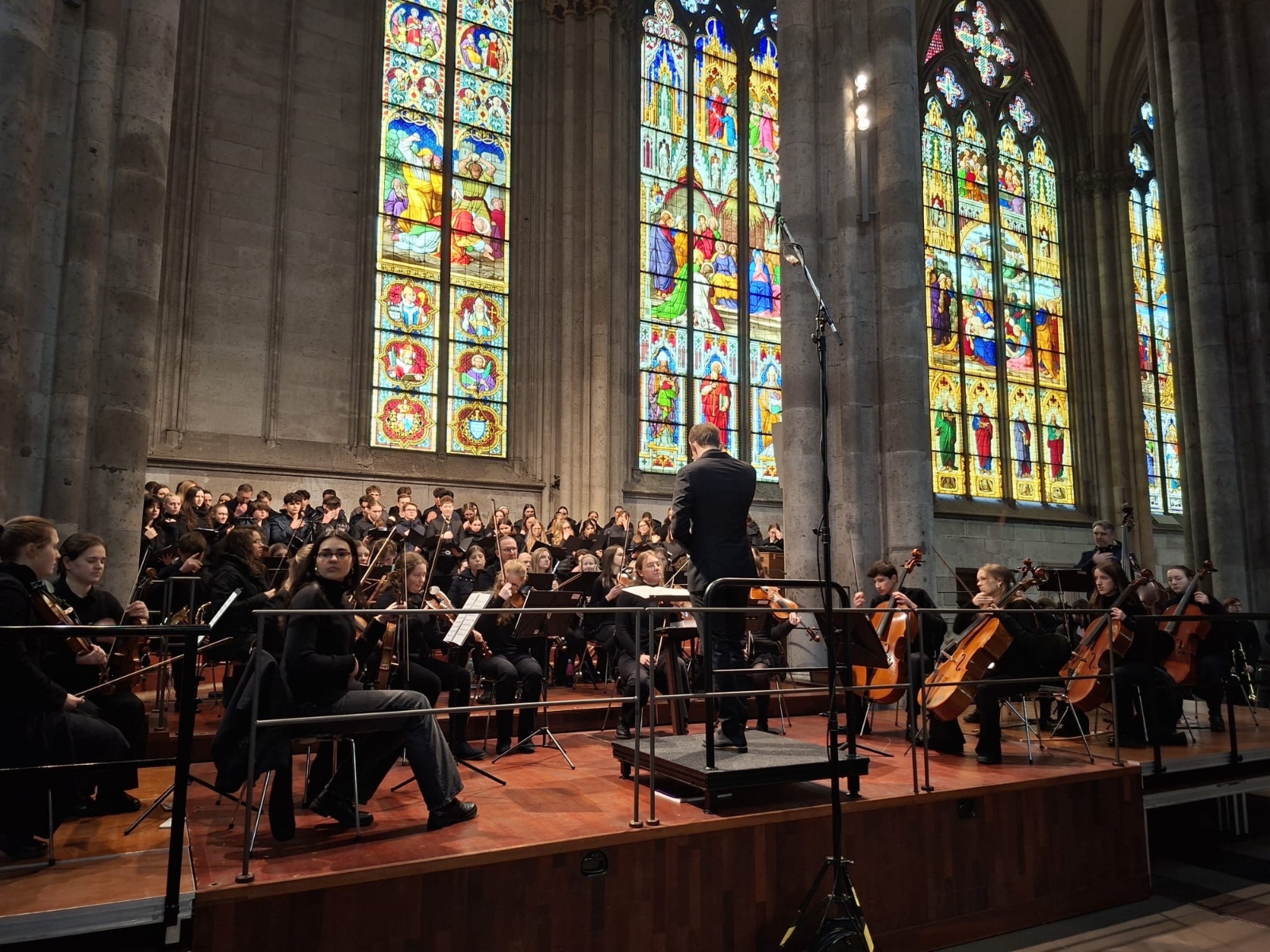 Beeindruckende Messe im Kölner Dom